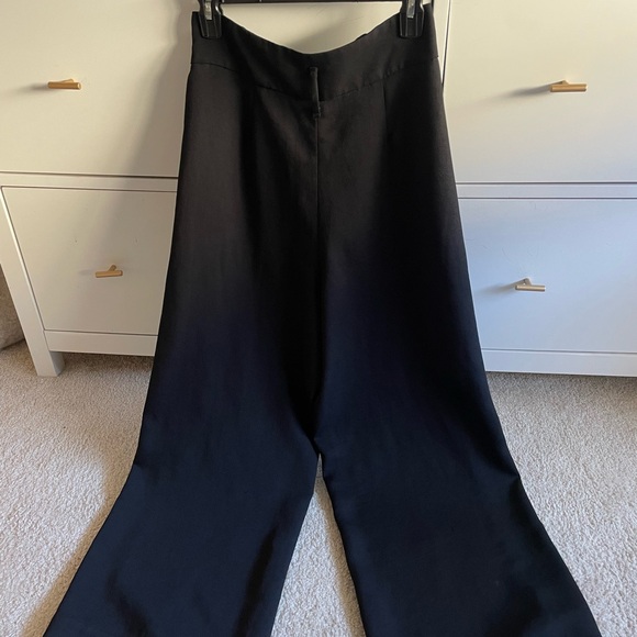 Aritzia | Wilfred Black Paper Bag Waist Trouser, Size 6 (M) - Picture 5 of 6